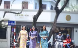 Phụ nữ Công an Hà Nội thướt tha áo dài xuống phố trong ngày 8-3